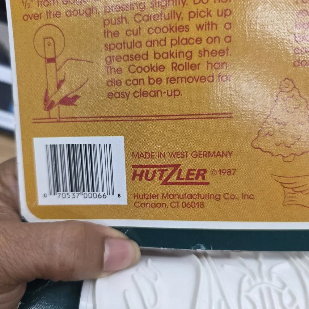 Hutzler Cutout COOKIE Santa 1987 Roll 'Em Christmas Cookie Roller 7 Designs New